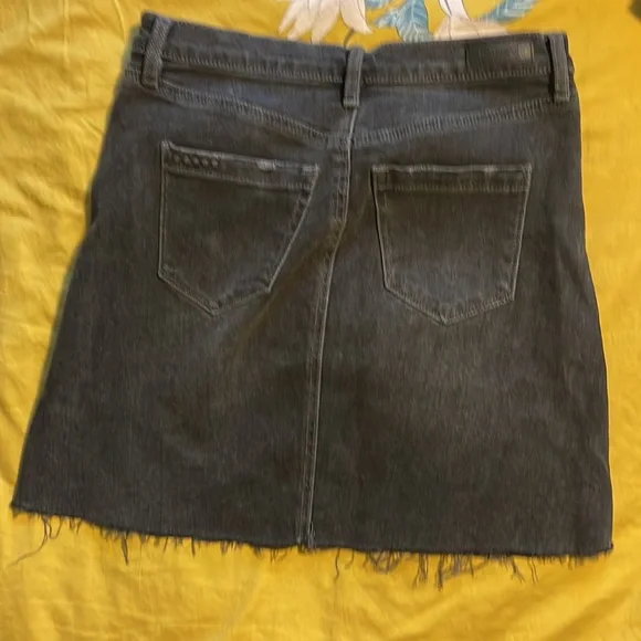 BLANKNYC NWOTWomens 24 black denim a line mini skirt DISTRESSED DENIM UNCUT HYM - Picture 4 of 7